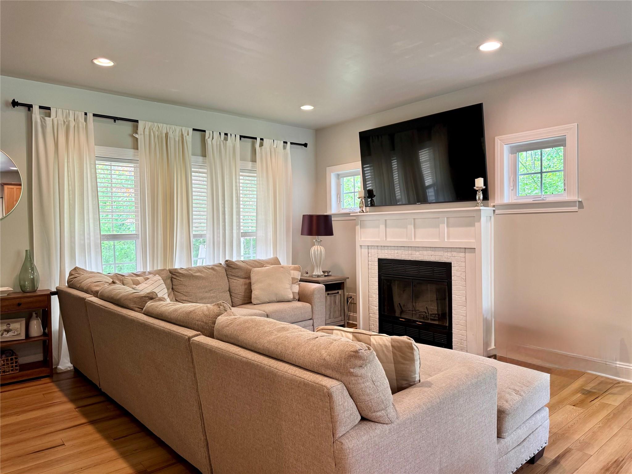 916 Sleepy Hollow Road, Athens, New York image 4