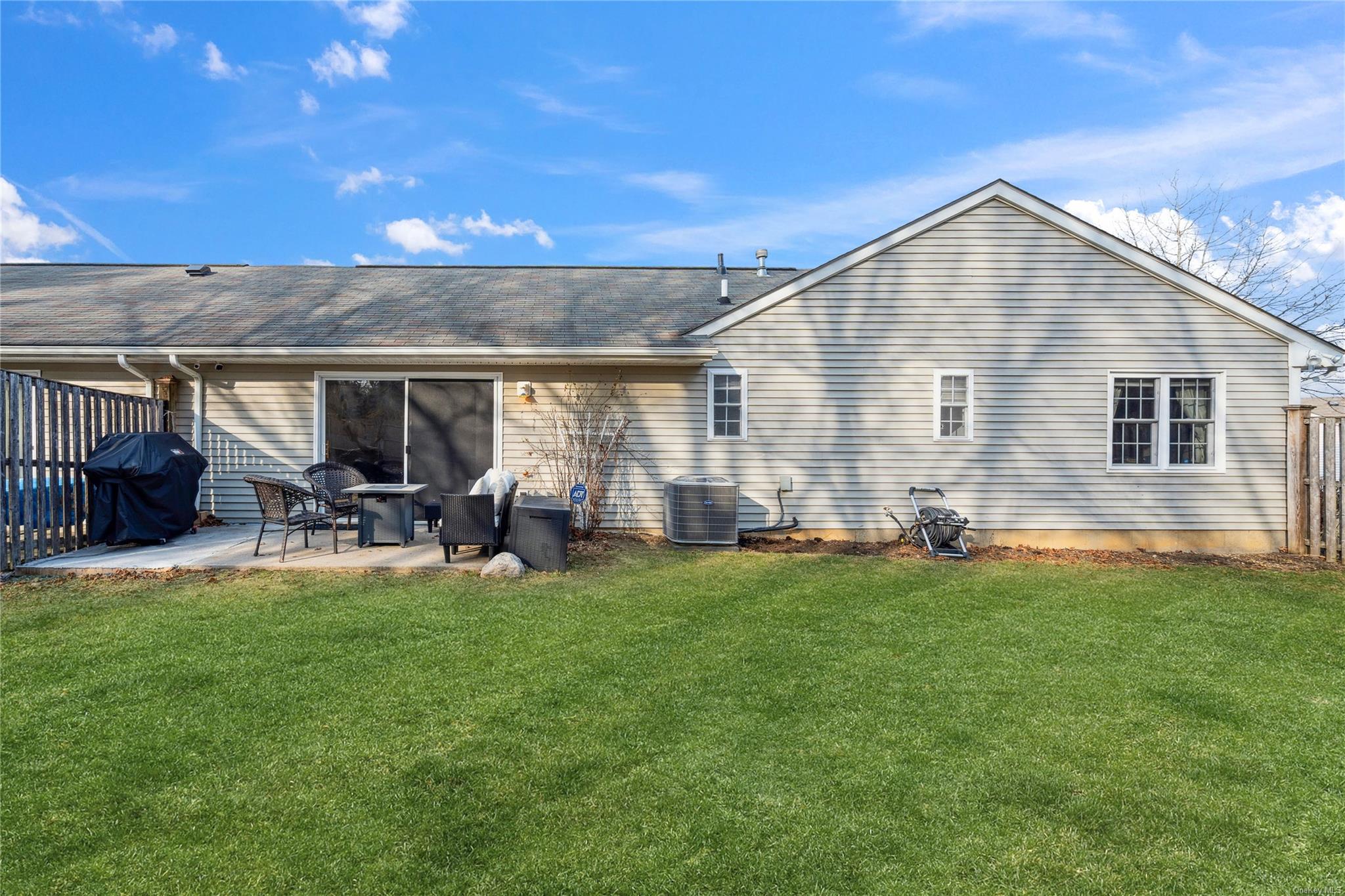304 Peconic Ct #304, Melville, New York image 19