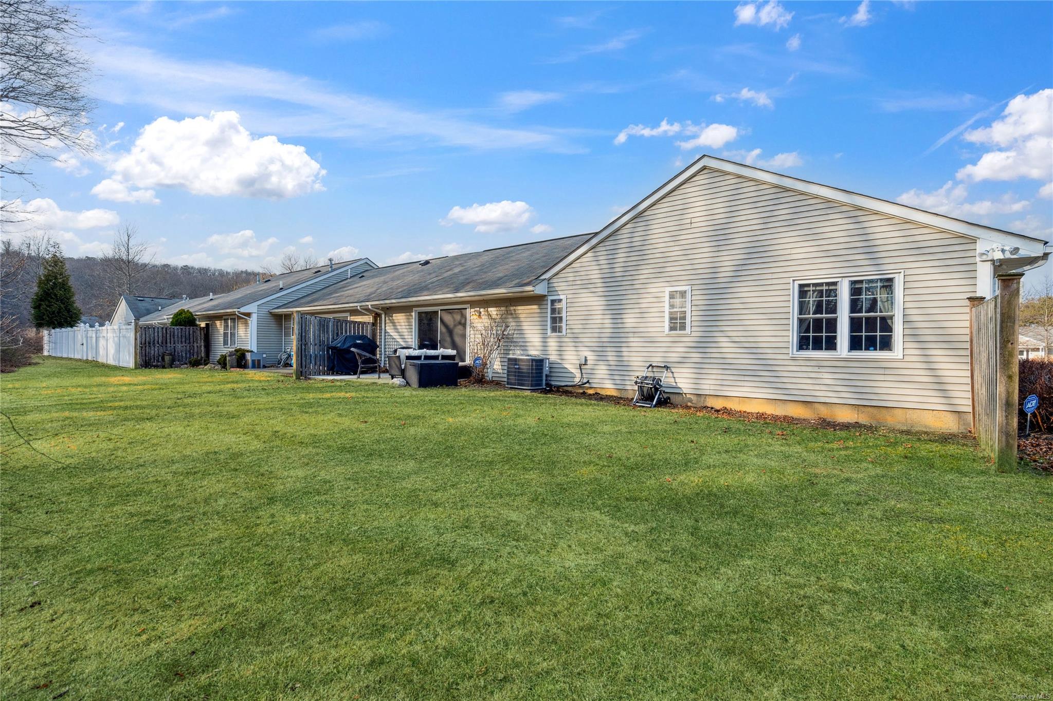 304 Peconic Ct #304, Melville, New York image 20