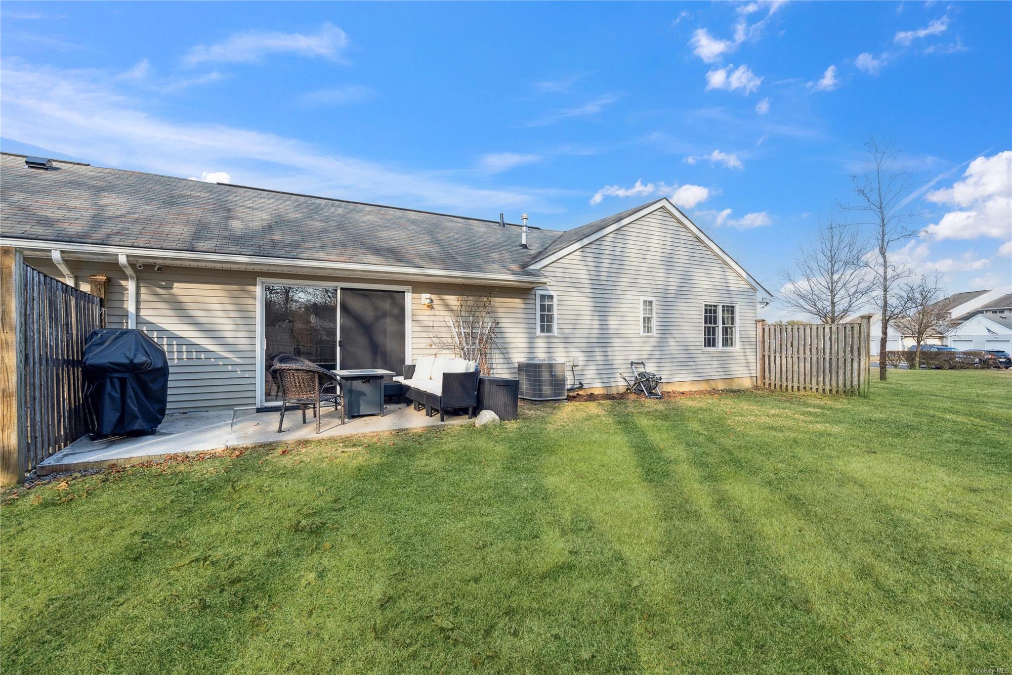304 Peconic Ct #304, Melville, New York image 18