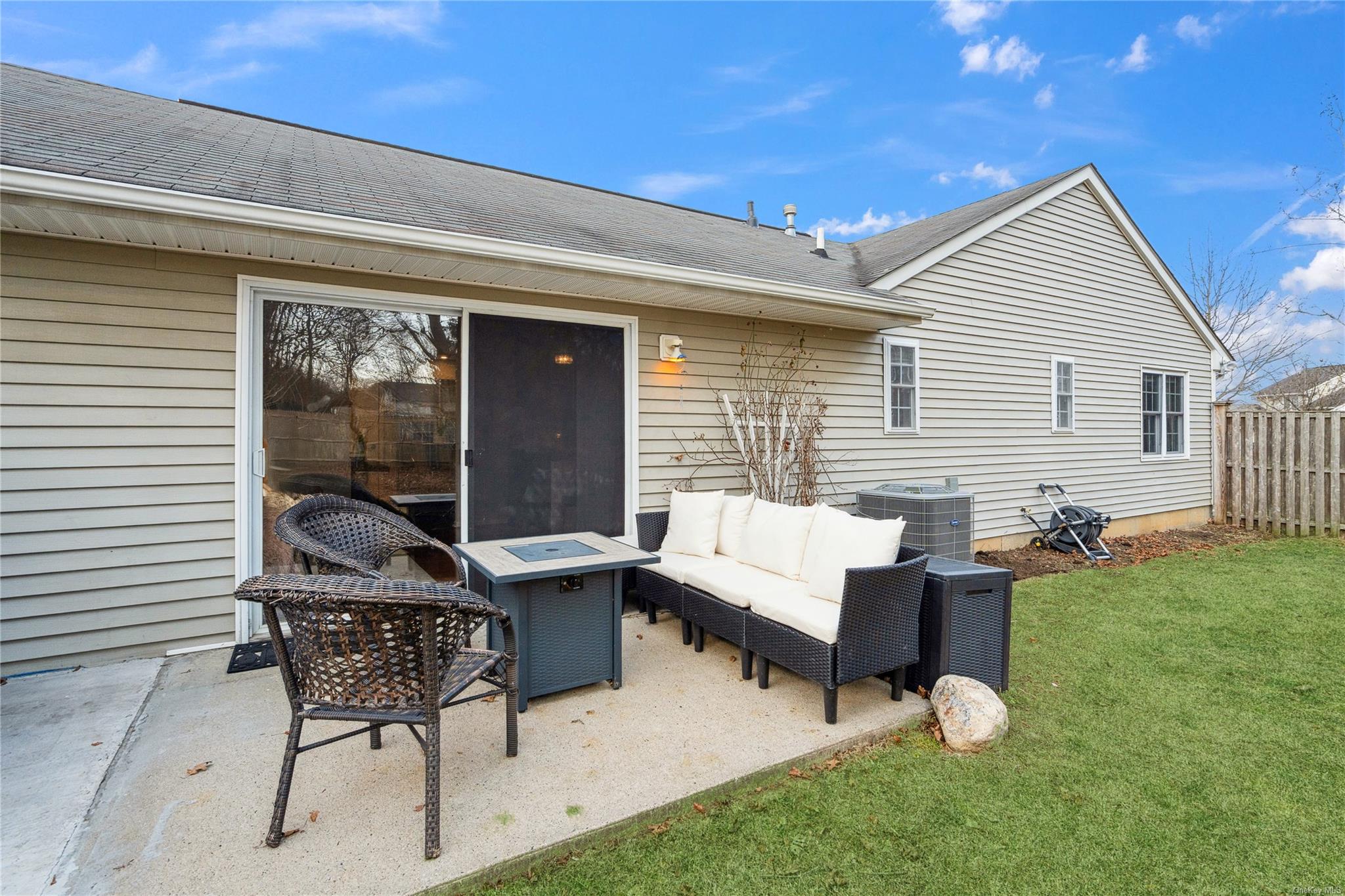 304 Peconic Ct #304, Melville, New York image 22