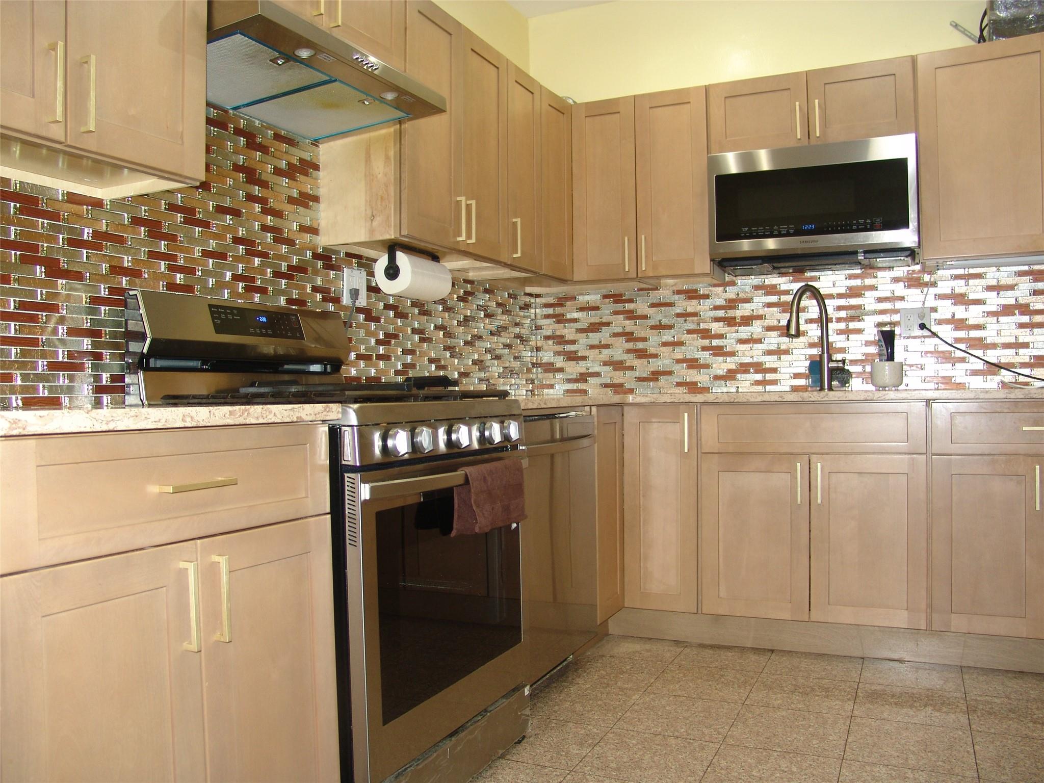 8405 102nd Street, Richmond Hill, New York image 19
