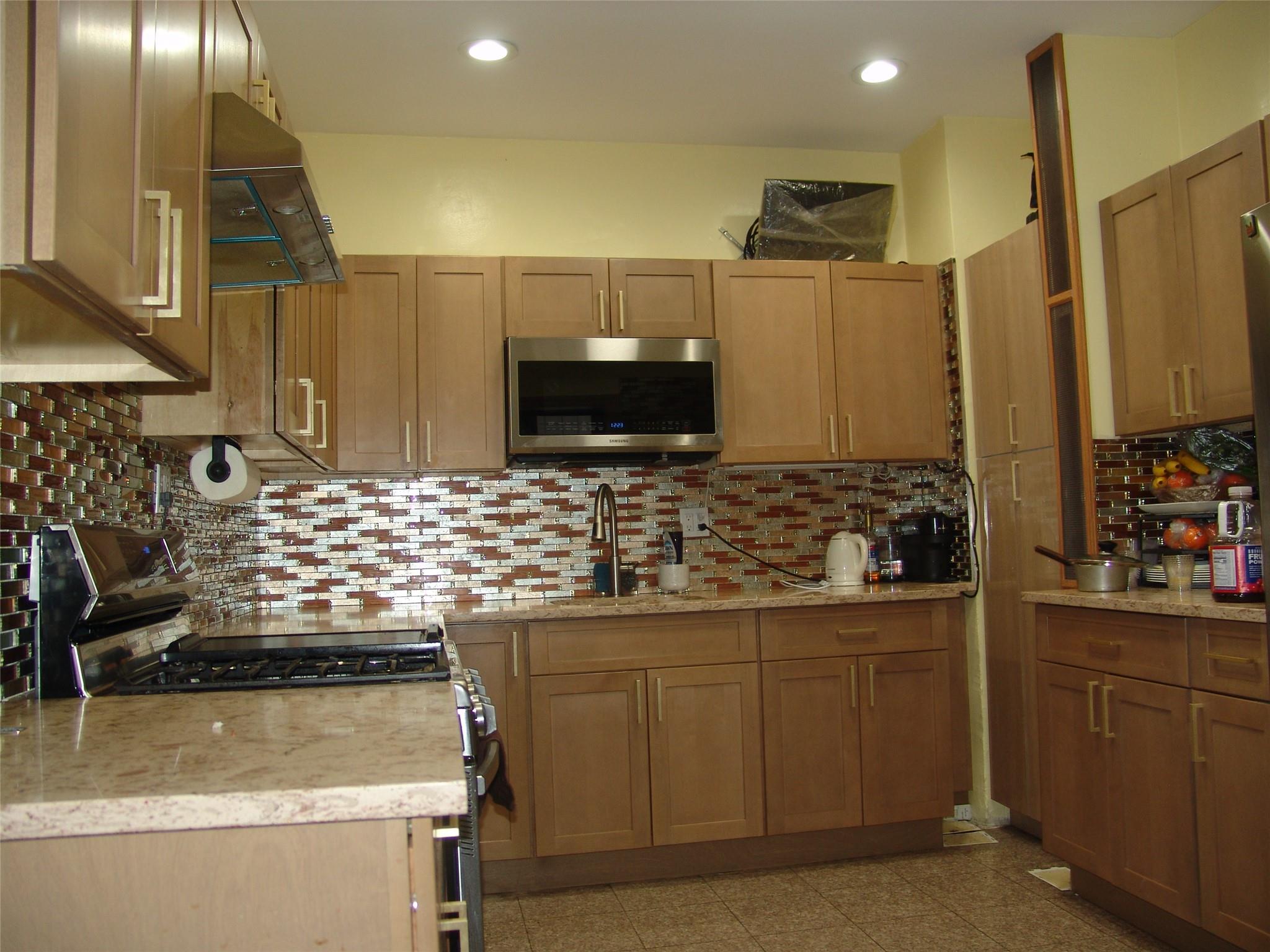 8405 102nd Street, Richmond Hill, New York image 16