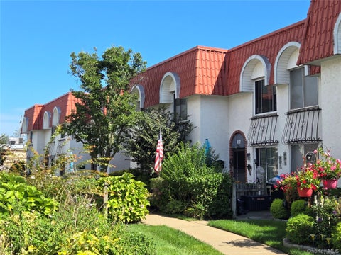 Condo For Sale - 82 Alhambra Drive<br/> Oceanside, NY 11572