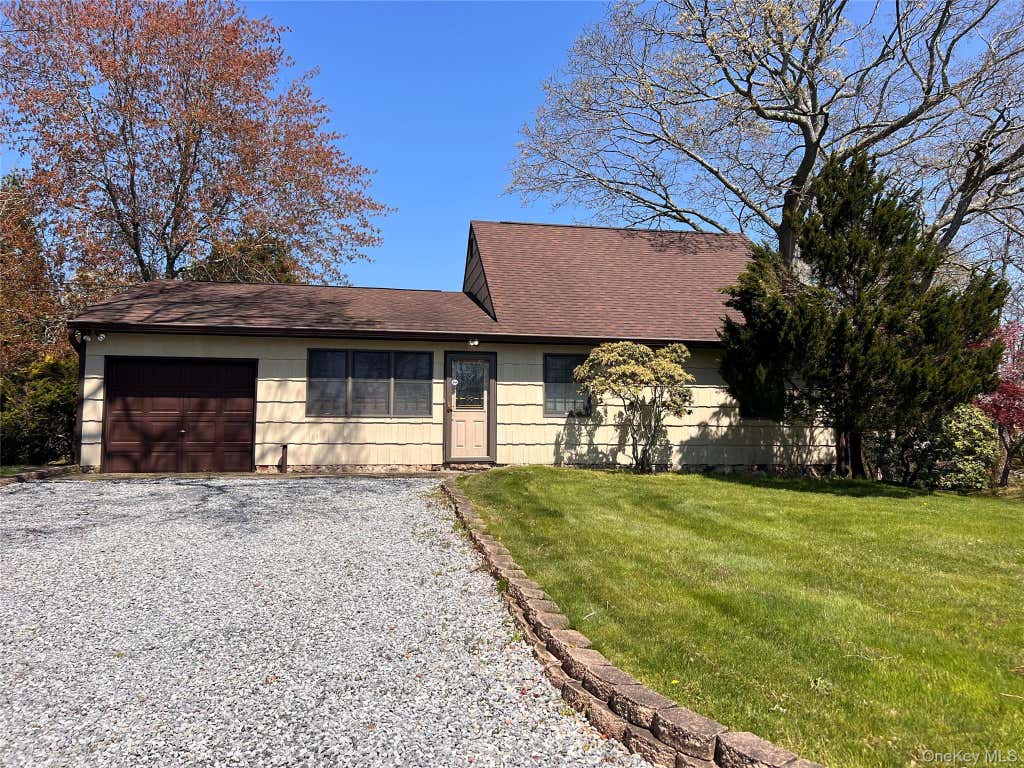 Photo of 27 W Tiana Road #A, Hampton Bays, NY 11946 (MLS # 1040542)