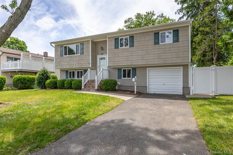 Homes For Rent - 271 6th Avenue<br/> West Babylon, NY 11704