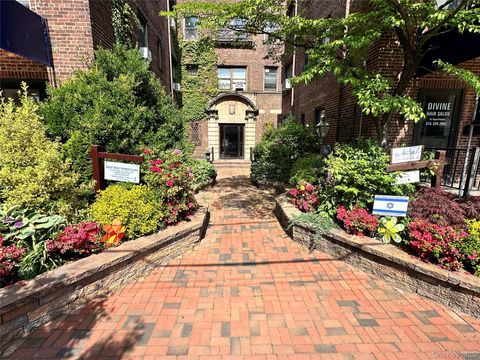 7 Bond Street 1D Great Neck Plaza NY 11021