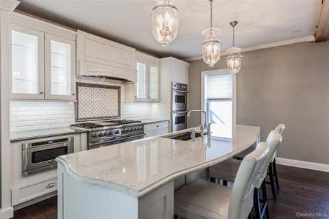 Apartment For Rent - 606 E Jericho Turnpike<br/> Huntington Station, NY 11746