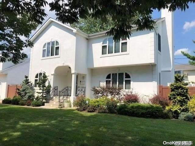 135 Roosevelt Place, Massapequa, New York image 1