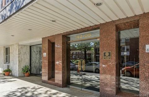 Homes For Sale - 142-05 Roosevelt Avenue #415<br/> Flushing, NY 11354