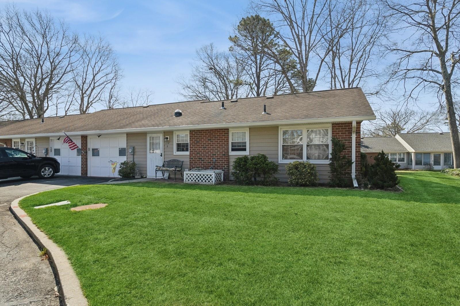114 Exmore Court #A, Ridge, New York image 2