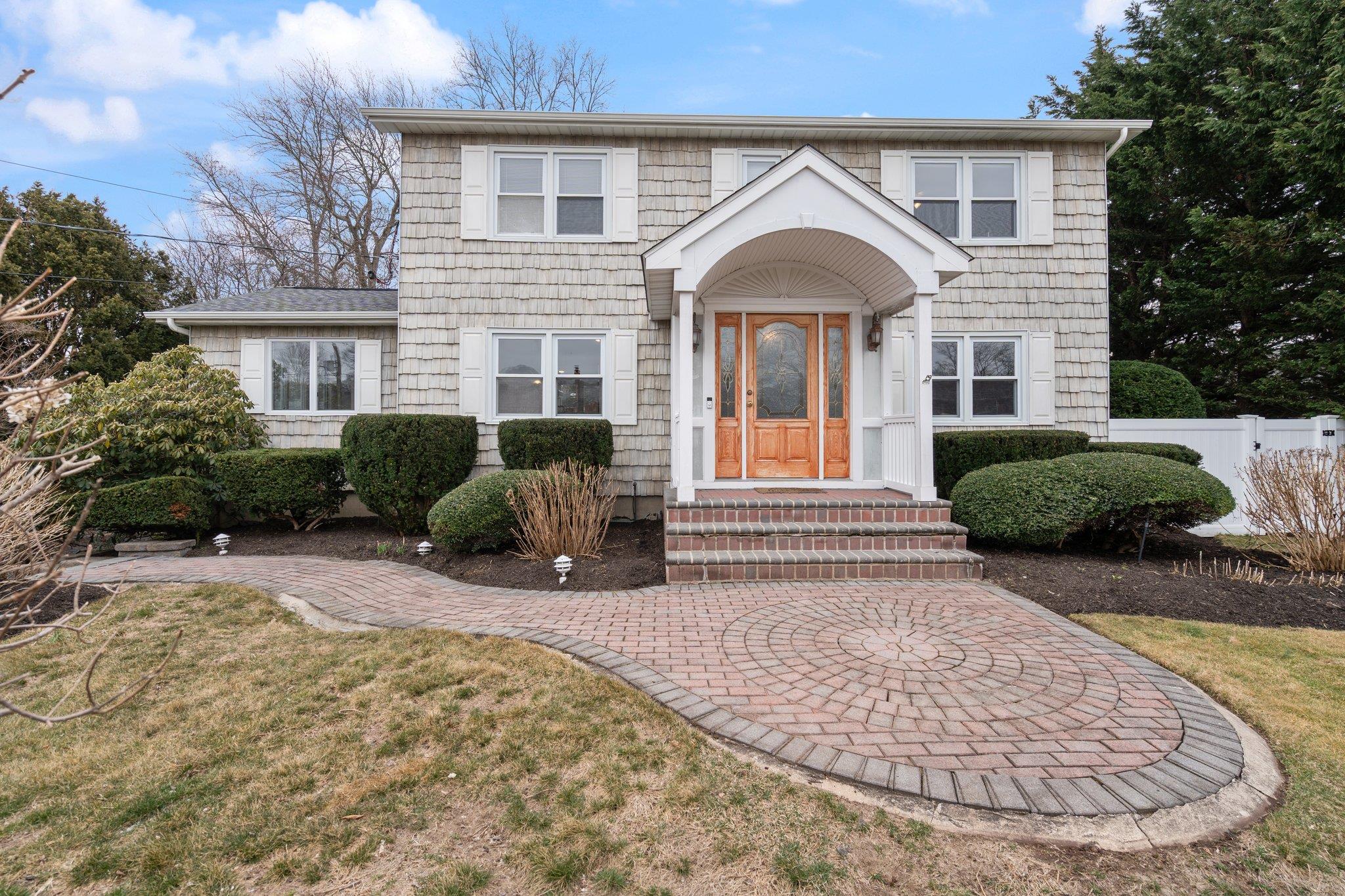 20 Hemlock Drive, Miller Place, New York image 1