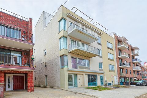 Homes For Sale - 7128 163rd Street #2A<br/> Fresh Meadows, NY 11365