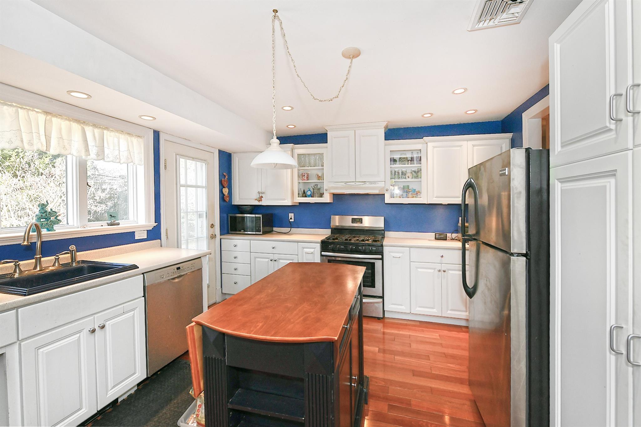 54 Cawfield Lane, Melville, New York image 19