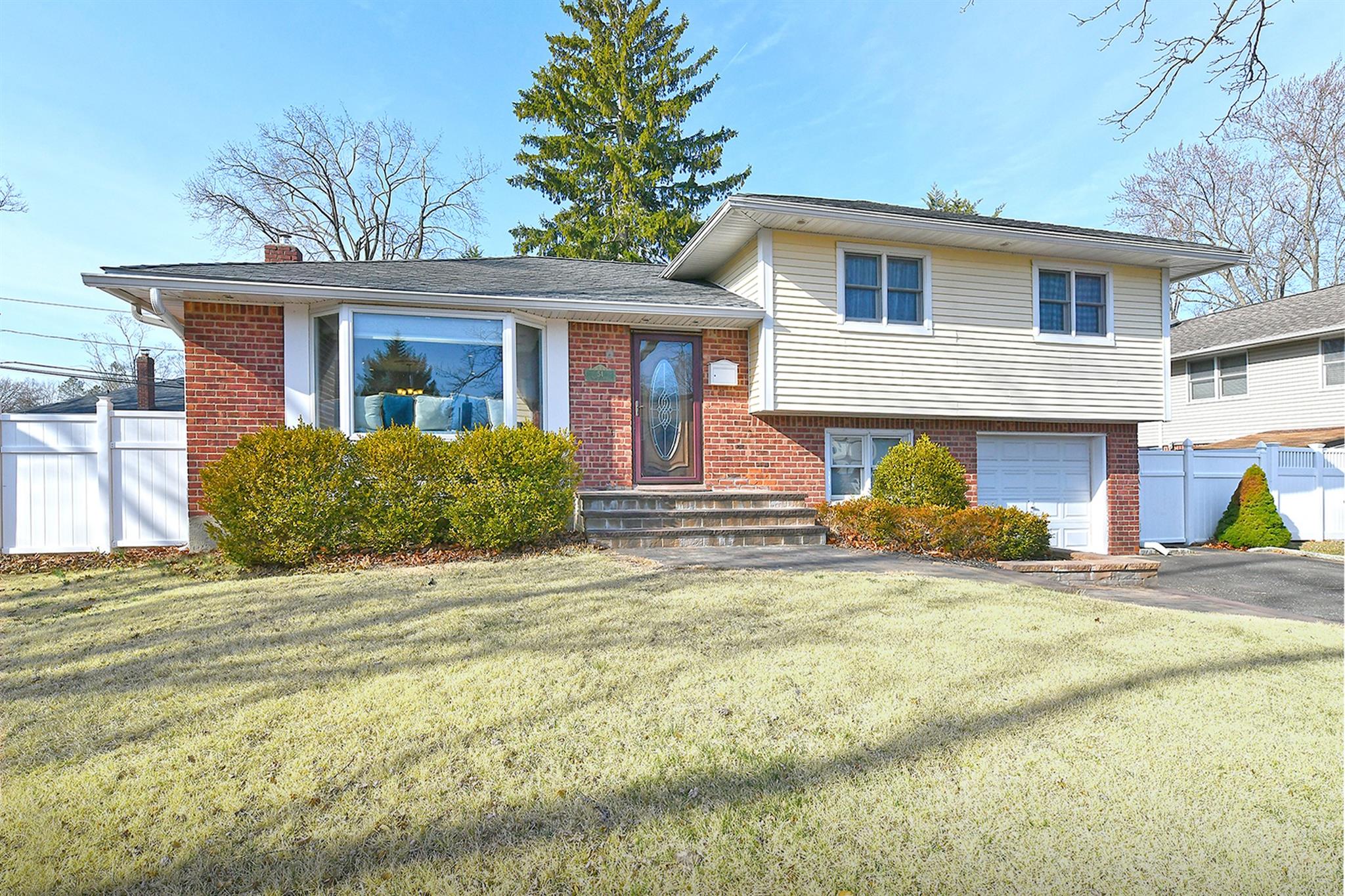 54 Cawfield Lane, Melville, New York image 3