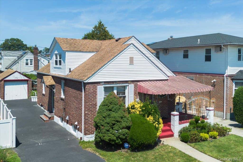 Photo of 125 Sterling Road, Elmont, NY 11003 (MLS # 1028922)