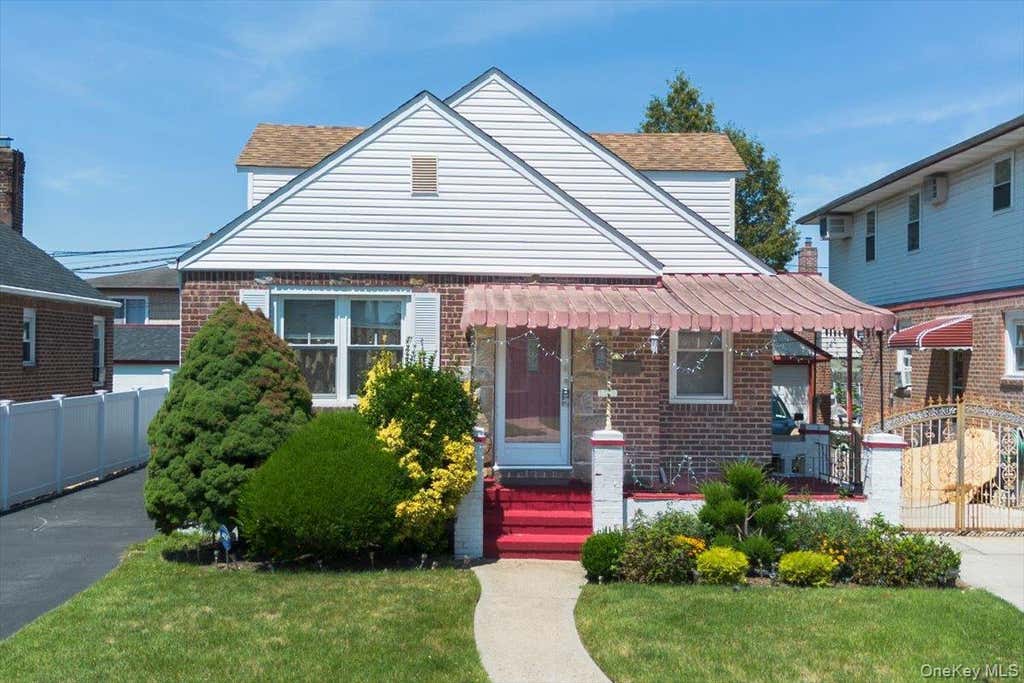 Photo of 125 Sterling Road, Elmont, NY 11003 (MLS # 1028922)