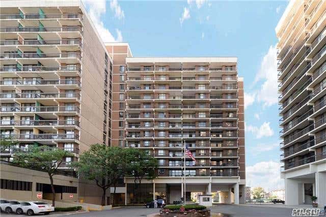 Photo of 150-38 Union Turnpike #4 L, Flushing, NY 11367 (MLS # 1039069)