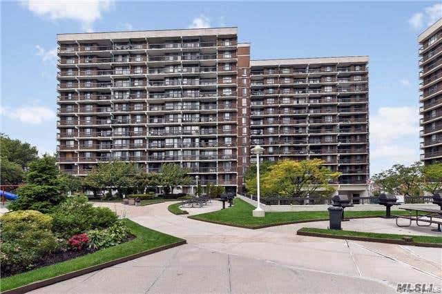 Photo of 150-38 Union Turnpike #4 L, Flushing, NY 11367 (MLS # 1039069)