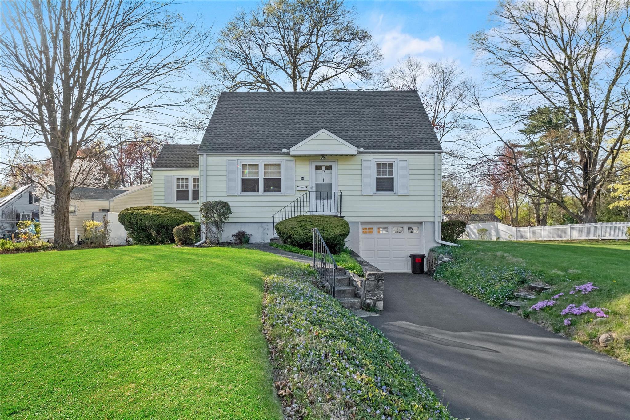 Cortlandt Manor, New York 10567, United States, 2 Bedrooms Bedrooms, ,1 BathroomBathrooms,Residential,Active,116908