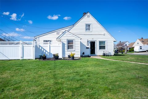 Homes For Sale - 23 Bent Lane<br/> Levittown, NY 11756