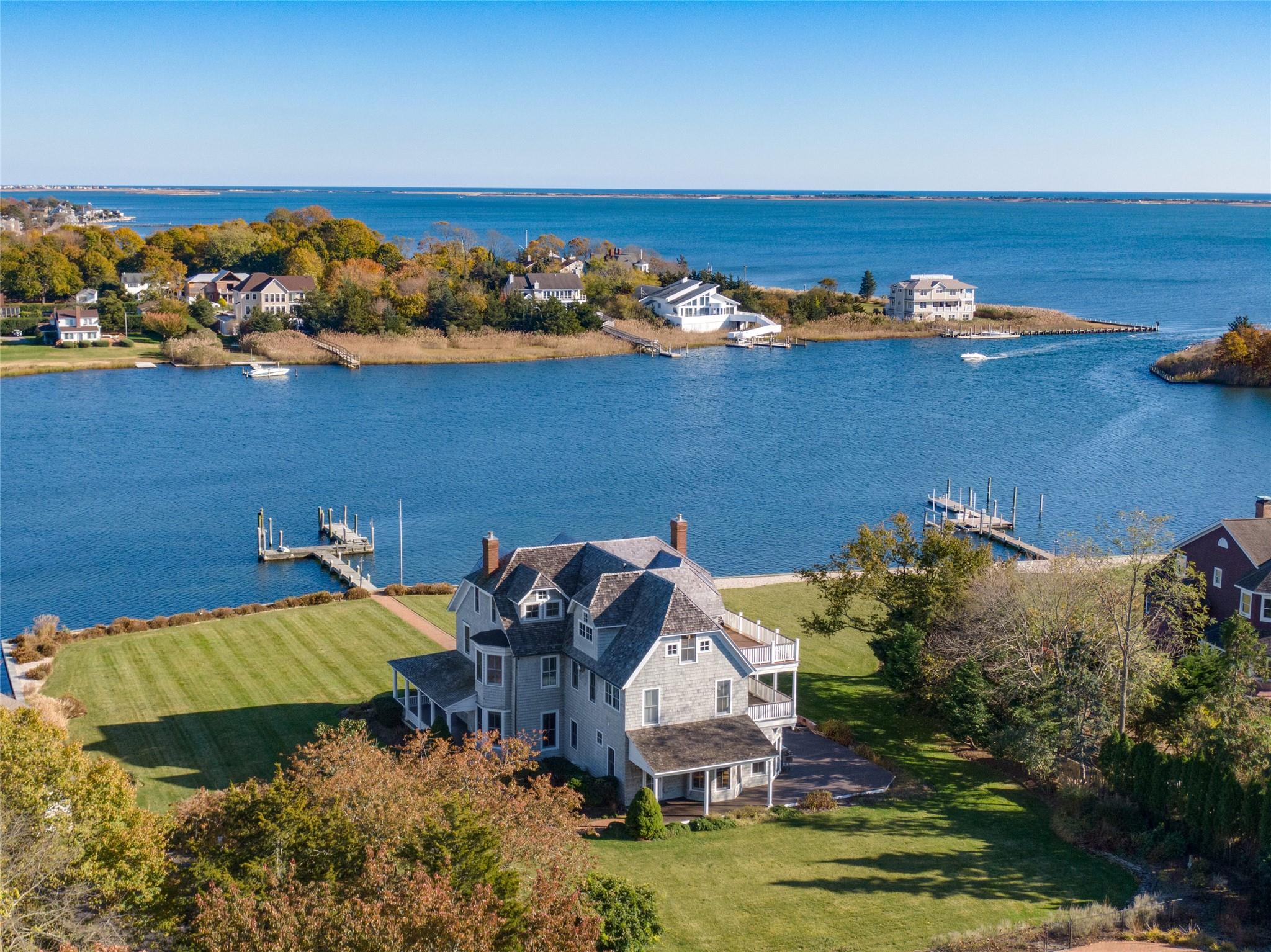 Senix Avenue, Center Moriches, Hamptons, NY - 6 Bedrooms  
4 Bathrooms - 