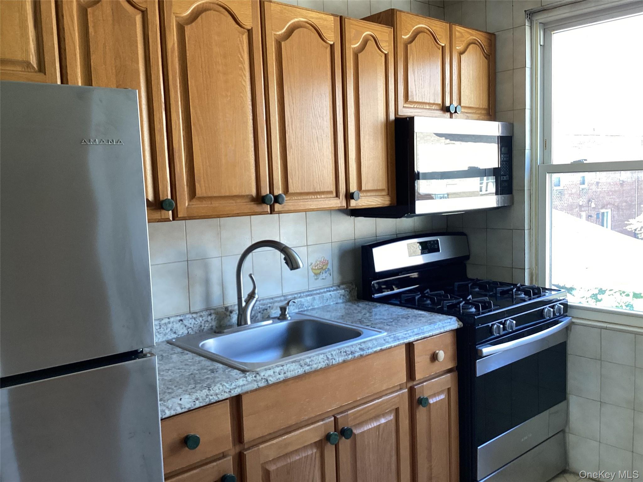 6124 169th Street - Photo 3