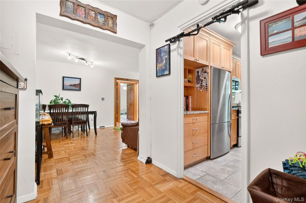 Photo of 25 Shady Glen Court #2C, New Rochelle, NY 10805 (MLS # 998273)