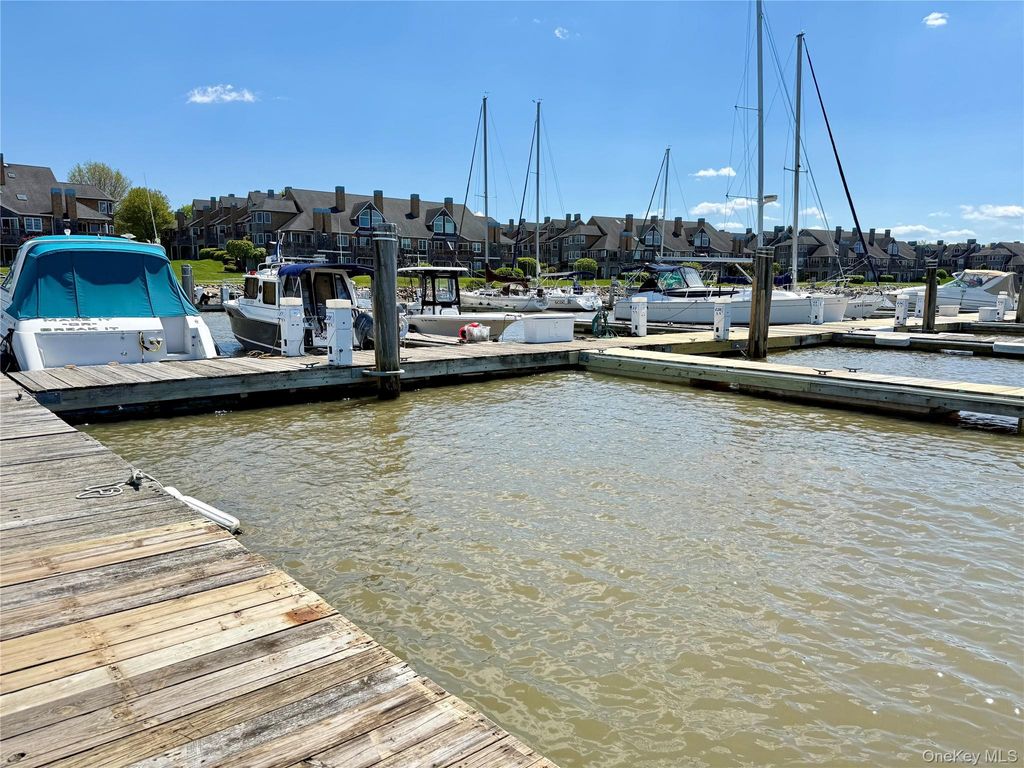 Photo of 28 Half Moon Bay, Croton-on-Hudson, NY 10520 (MLS # 994820)