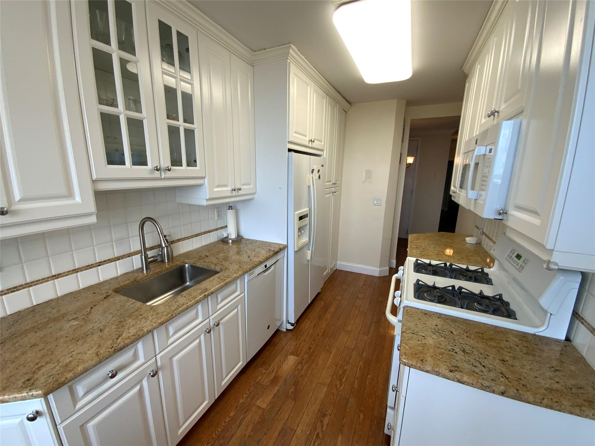 27010 Grand Central Parkway Pkwy #14E, Floral Park, New York image 7