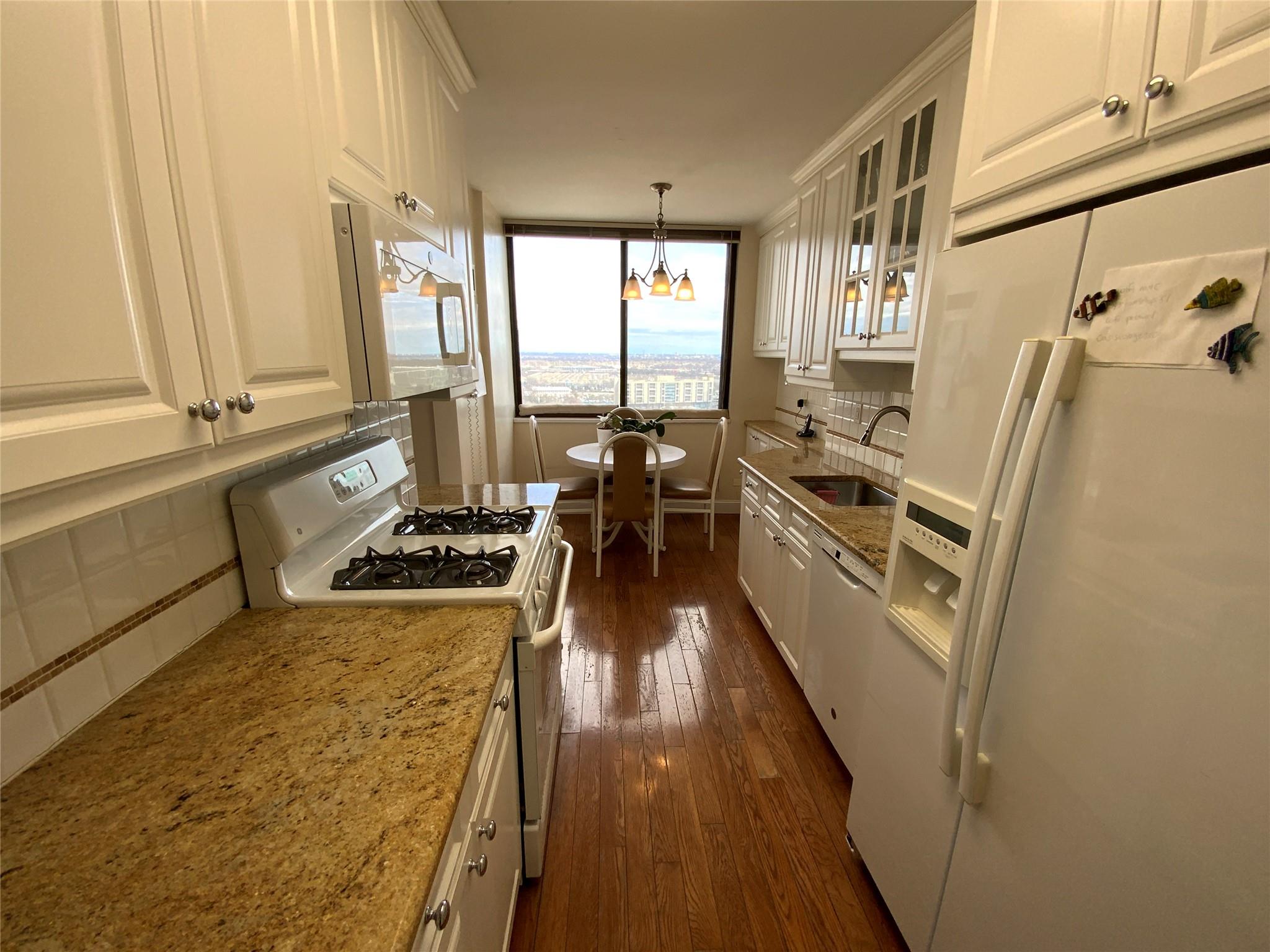 27010 Grand Central Parkway Pkwy #14E, Floral Park, New York image 9