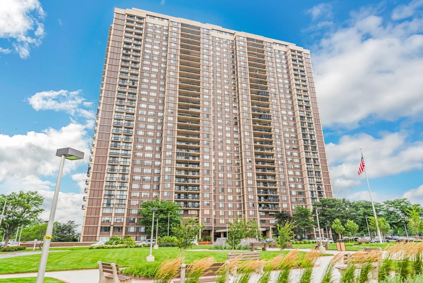 27010 Grand Central Parkway Pkwy #14E, Floral Park, New York image 1