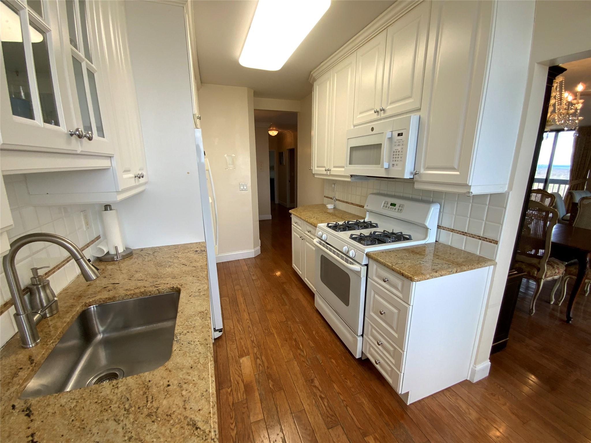 27010 Grand Central Parkway Pkwy #14E, Floral Park, New York image 8