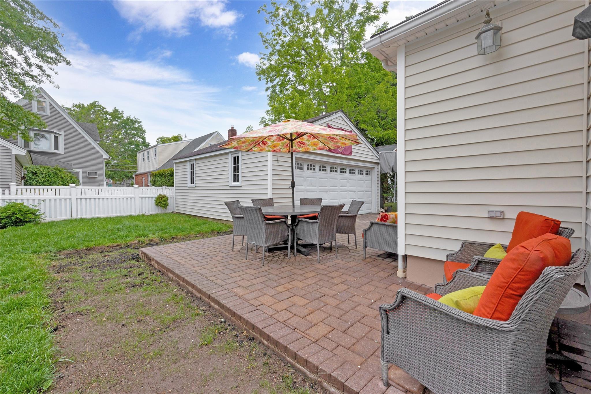 44 Geranium Avenue, Floral Park, New York image 11