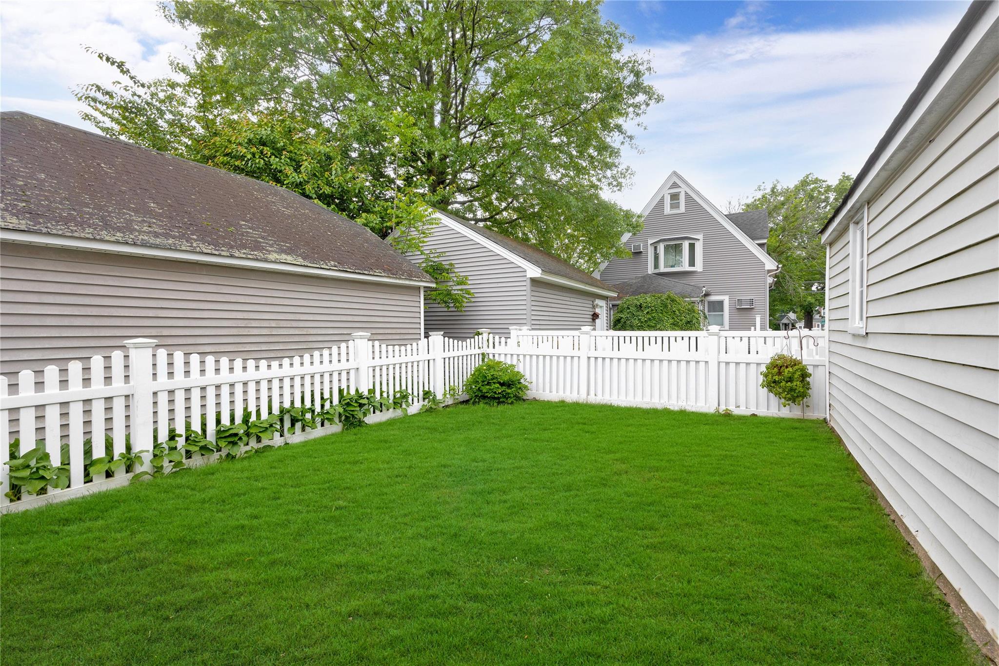 44 Geranium Avenue, Floral Park, New York image 6