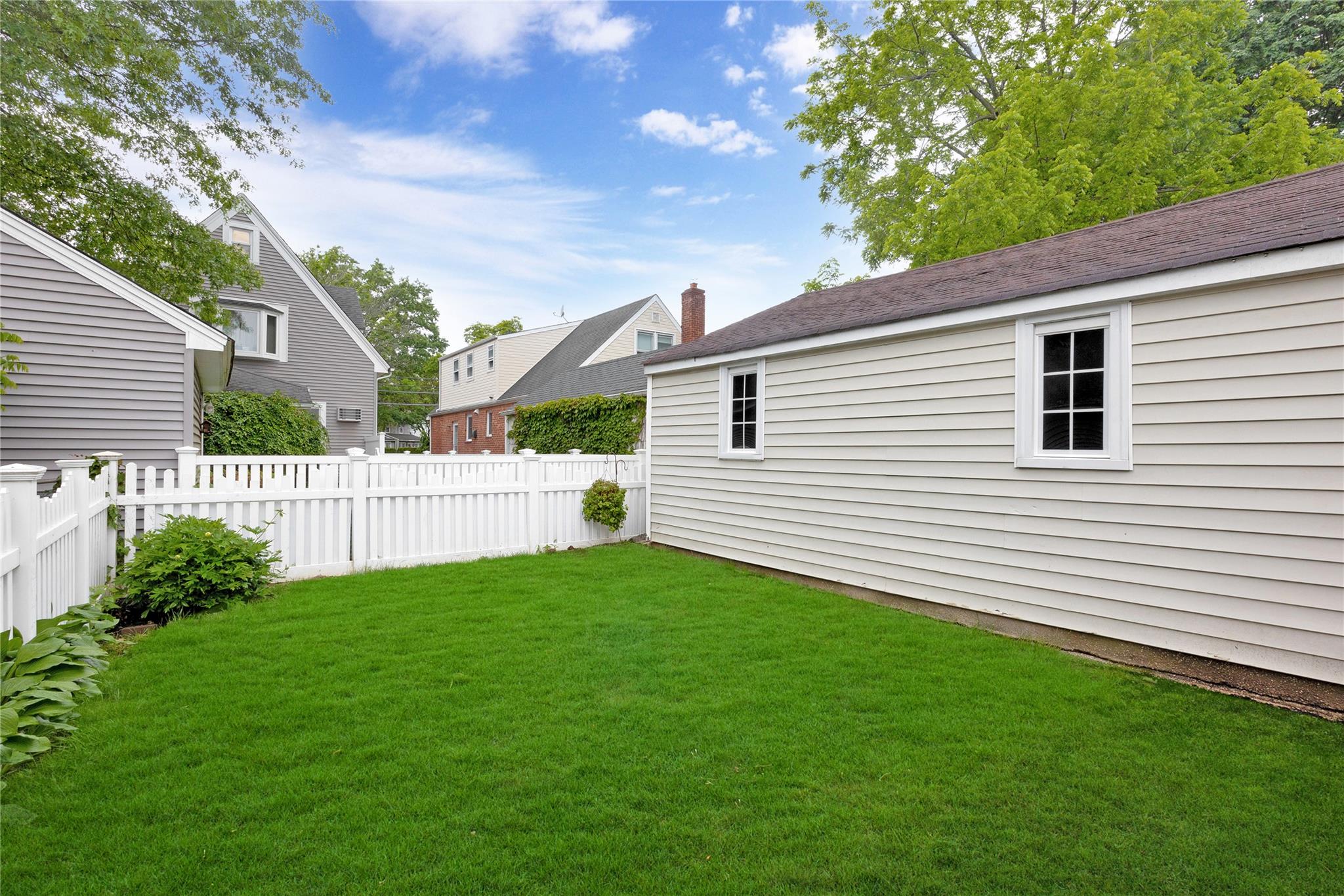 44 Geranium Avenue, Floral Park, New York image 7