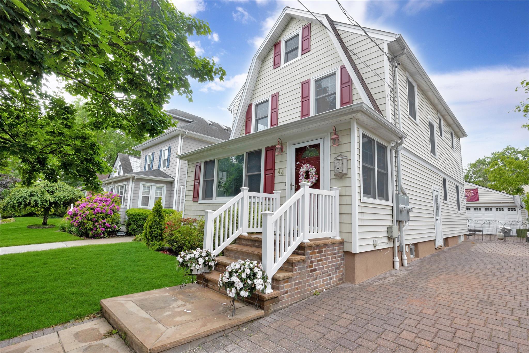 44 Geranium Avenue, Floral Park, New York image 1