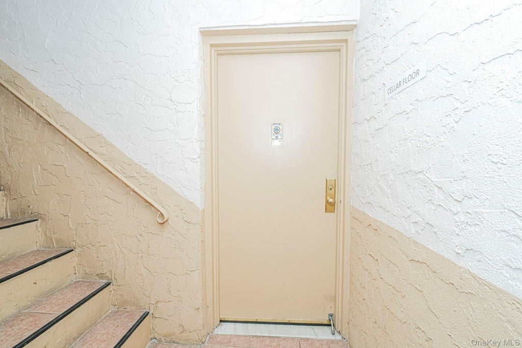 Photo of 490 Clove Road, Staten Island, NY 10310 (MLS # 1014726)