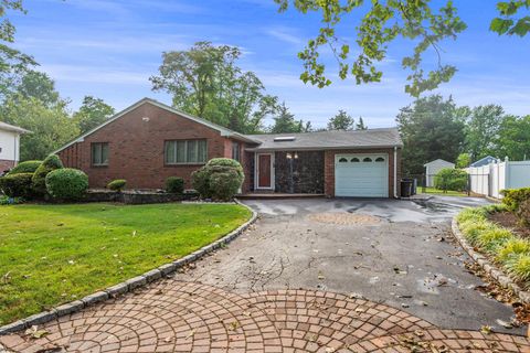 60 Wheatfield Lane Commack NY 11725