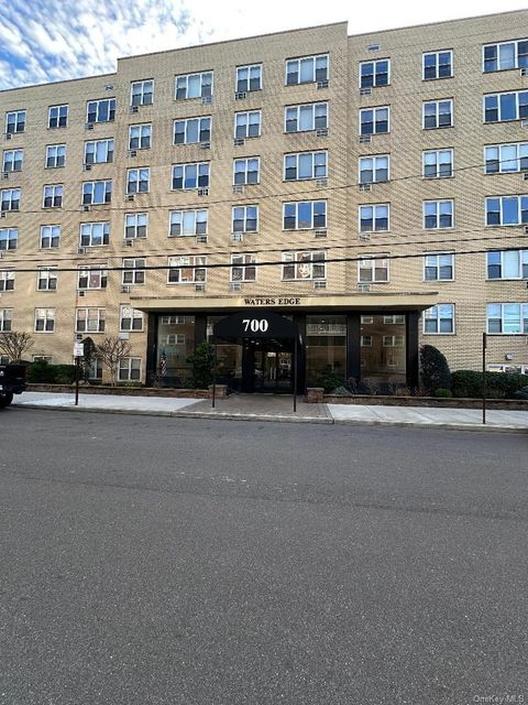 Photo of 550 Shore Road #6EE, Long Beach, NY 11561 (MLS # 938085)