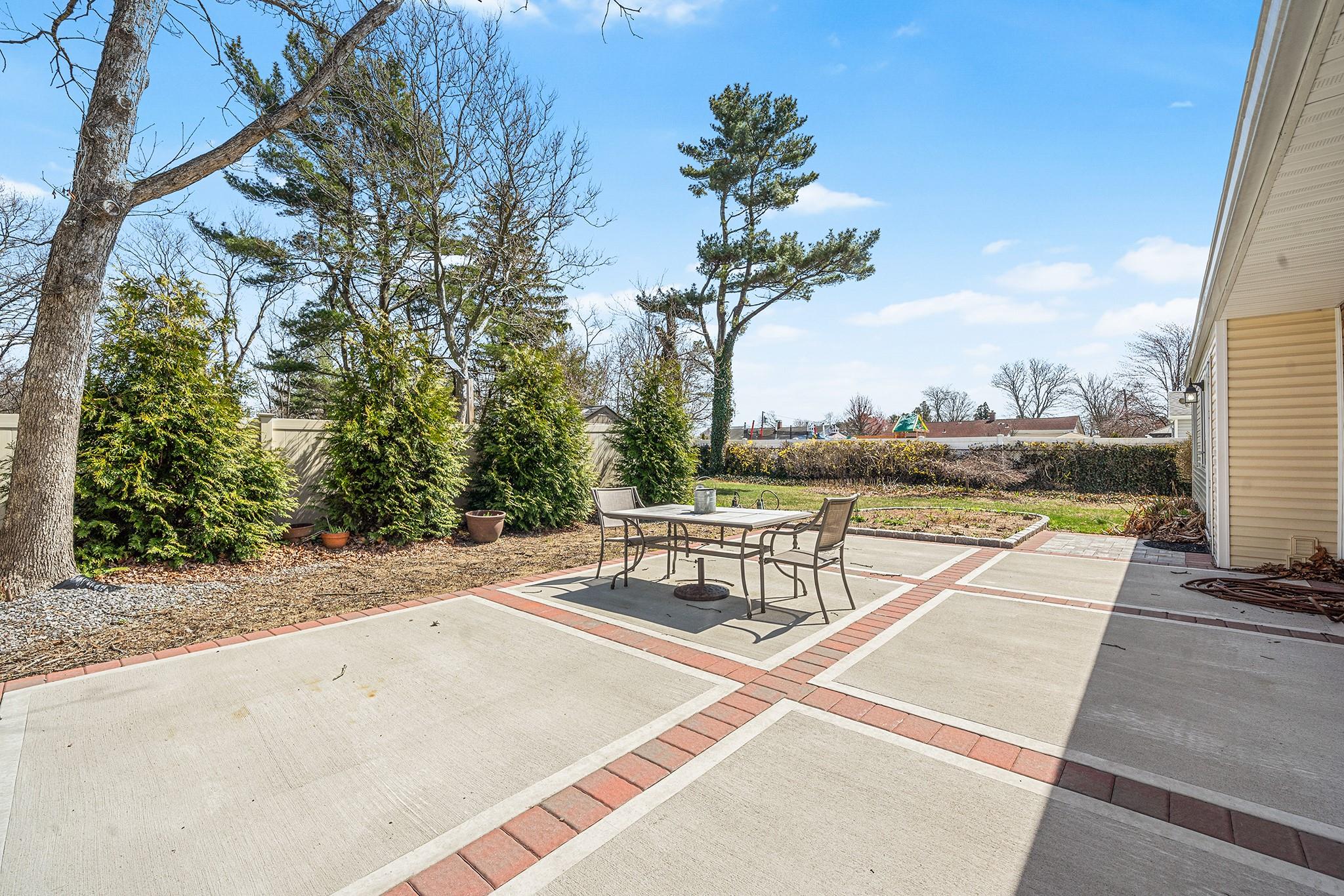 95 Hudson Avenue, Brentwood, New York image 17
