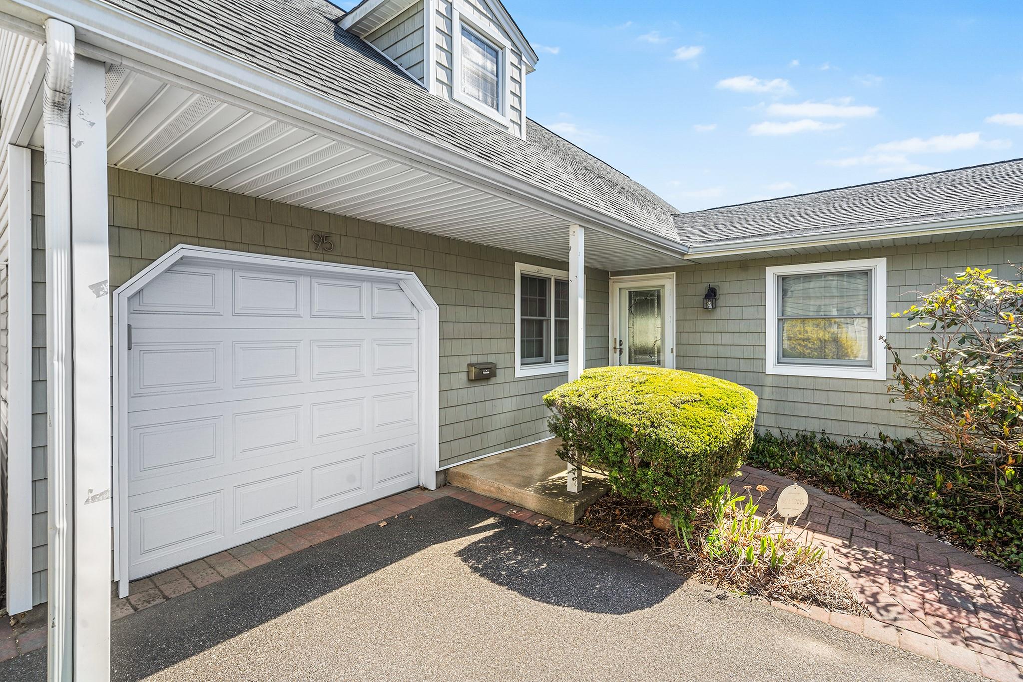 95 Hudson Avenue, Brentwood, New York image 3