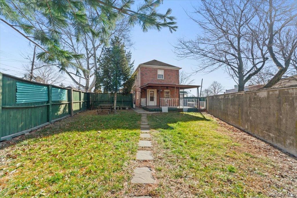 Photo of 2019 Colden Avenue, Bronx, NY 10462 (MLS # 961528)