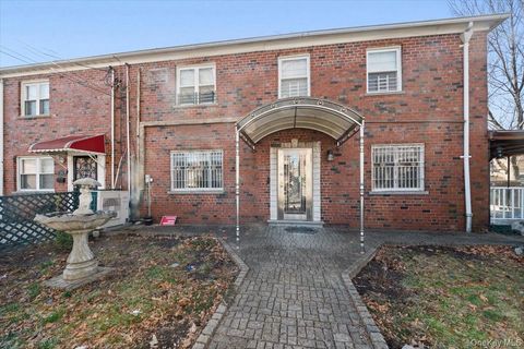 Photo of 2019 Colden Avenue, Bronx, NY 10462 (MLS # 961528)