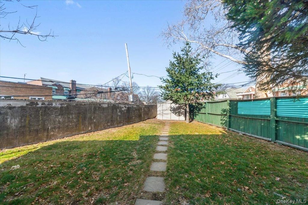 Photo of 2019 Colden Avenue, Bronx, NY 10462 (MLS # 961528)