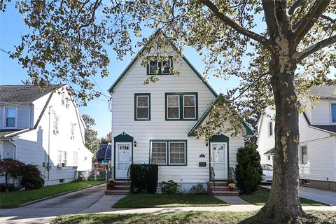 23 Stratford Williston Park NY 11596