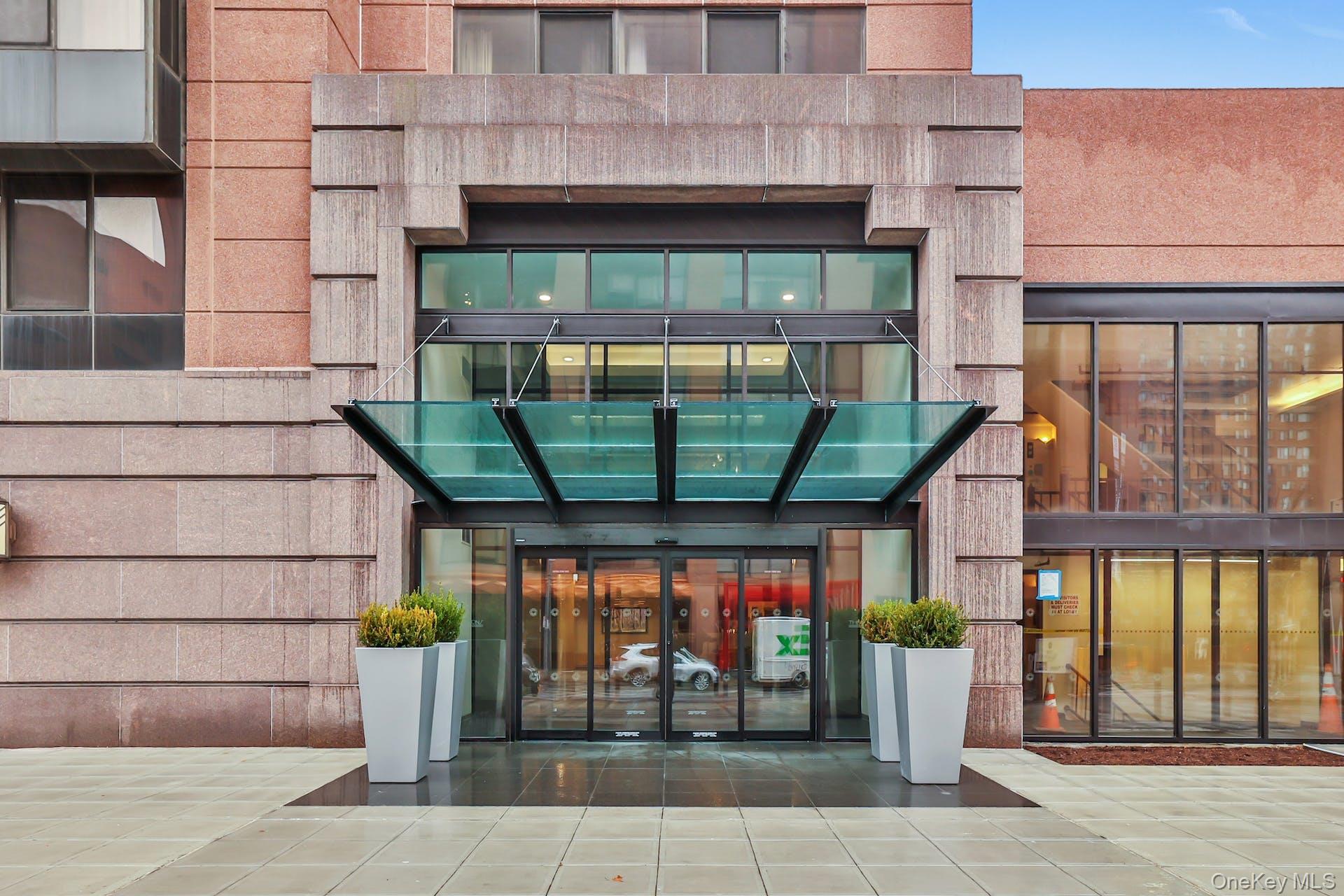 4 Martine Avenue 1205