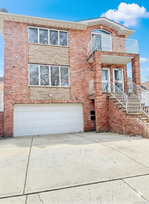 Multifamily For Sale - 253-12 58 Avenue<br/> Little Neck, NY 11362