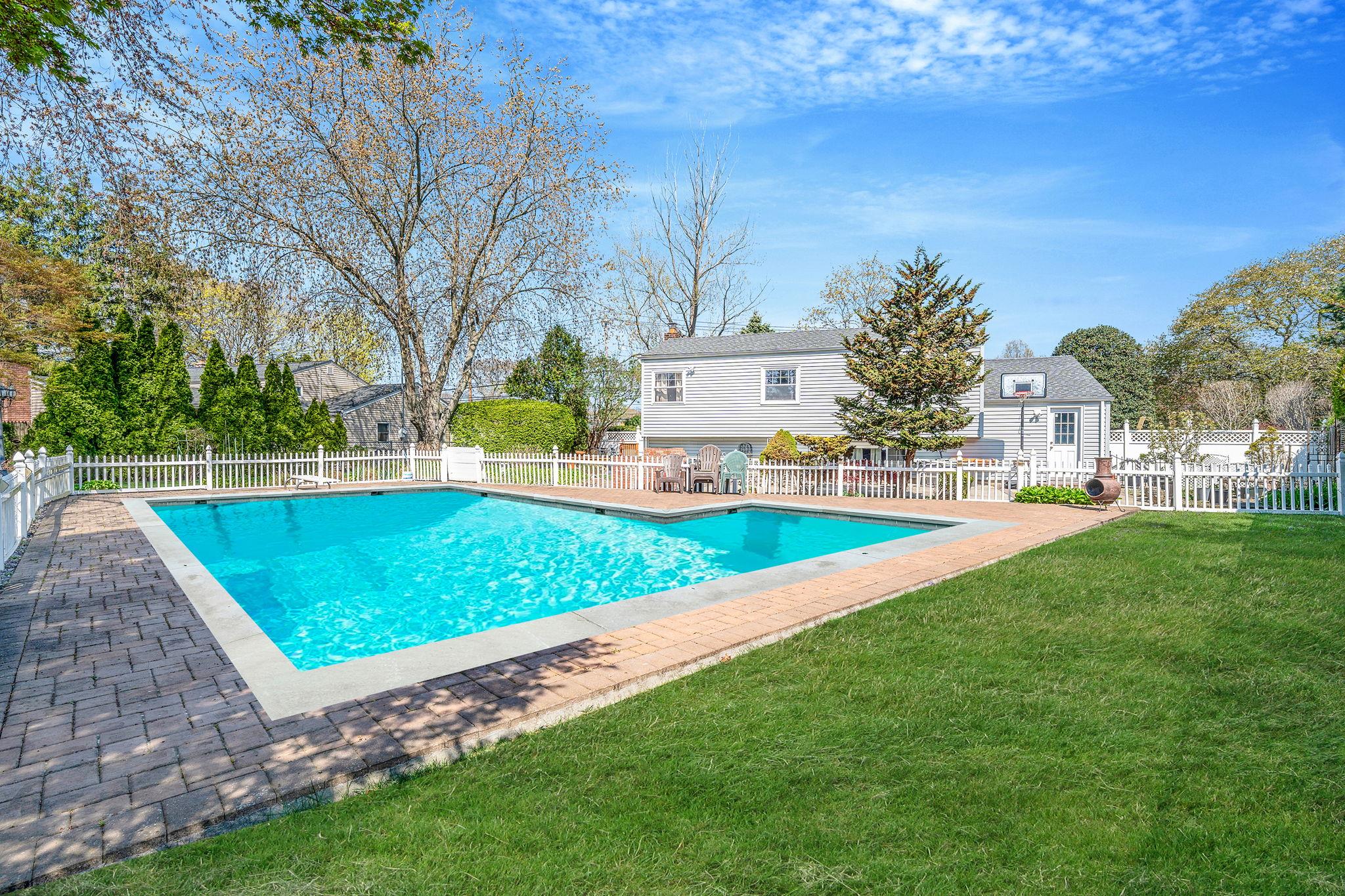 982 Union Boulevard, Bay Shore, New York image 14