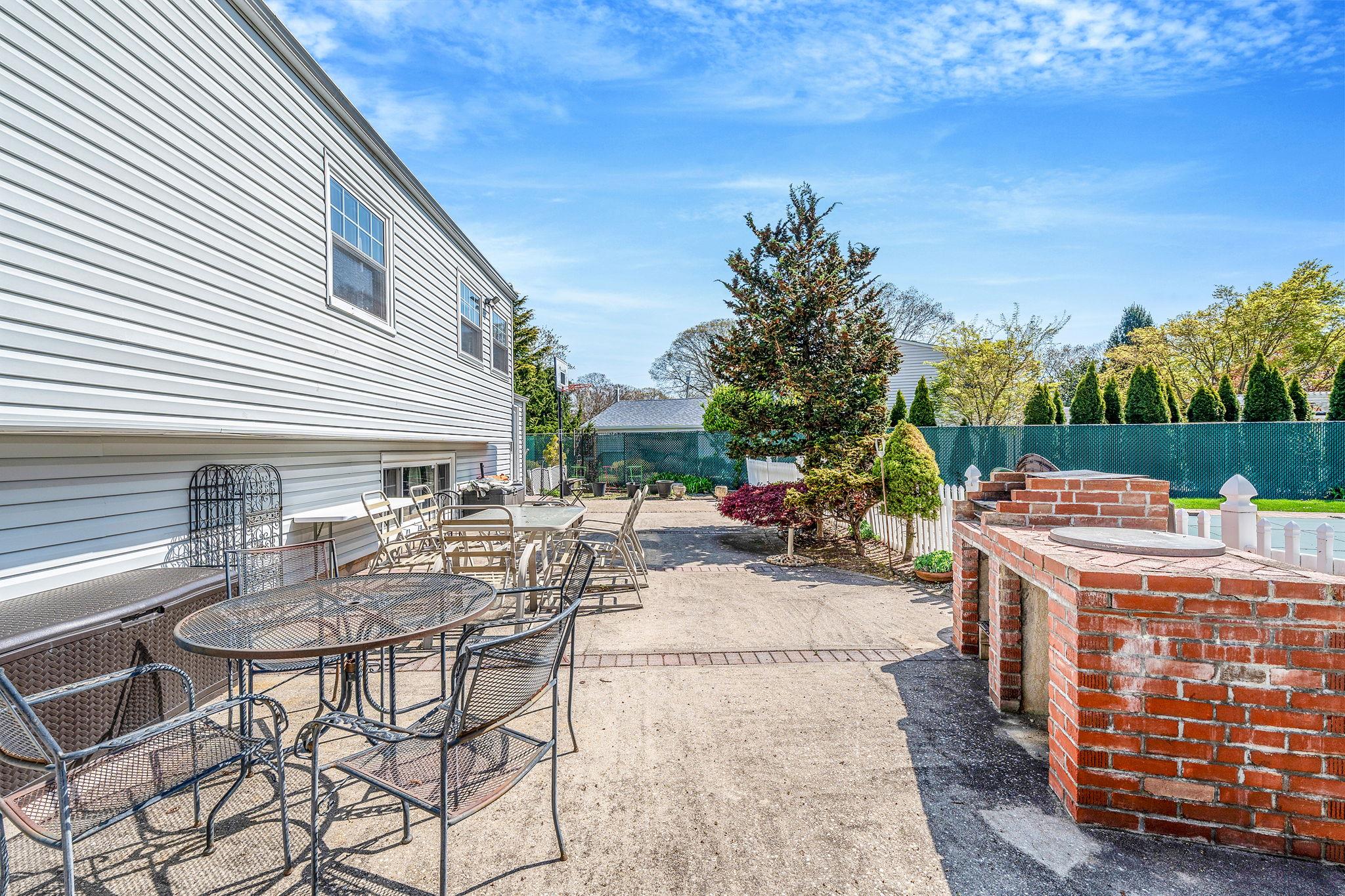 982 Union Boulevard, Bay Shore, New York image 12